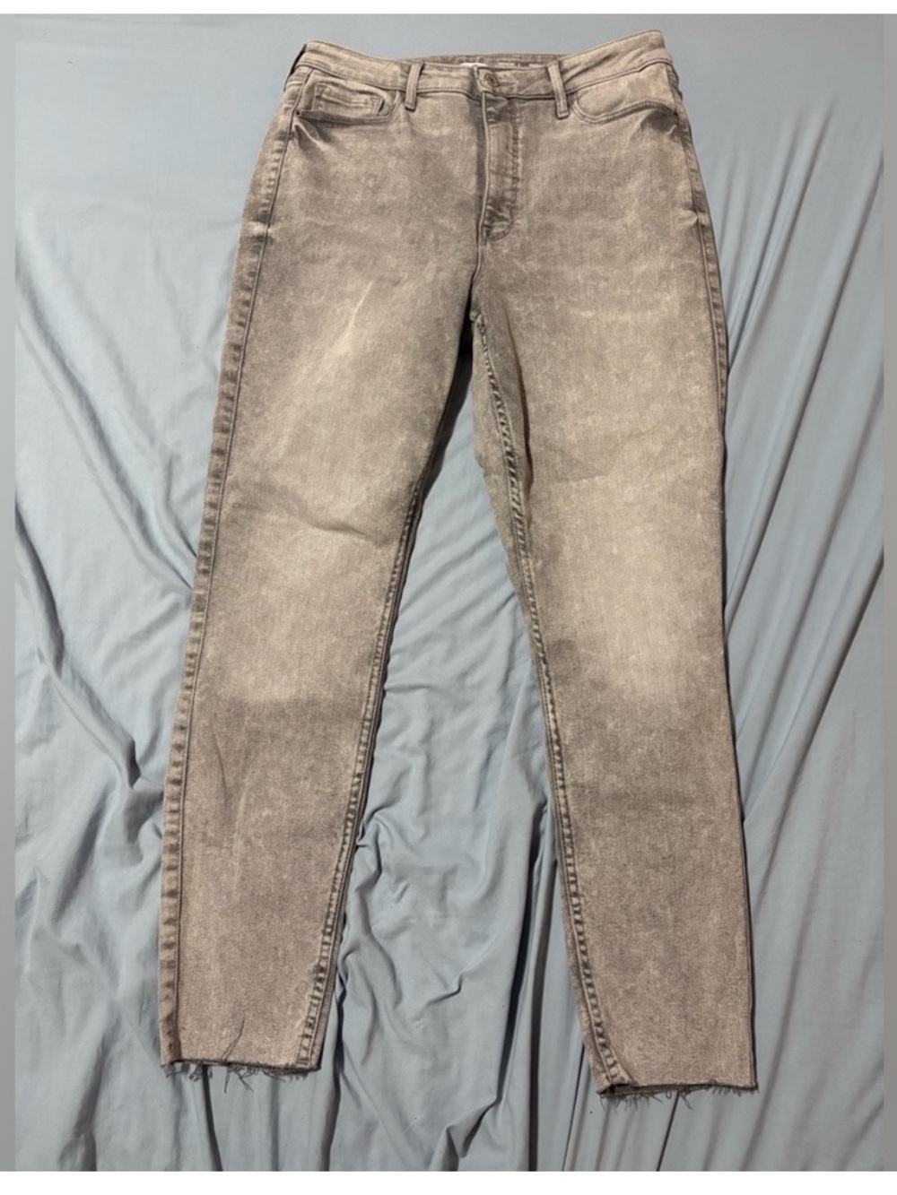 3 for $14 Old Navy RockStar Super Skinny Jeans in Washed Gray size 12